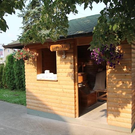 Hotel Mk, Plavi Restoran, Loznica Bagian luar foto
