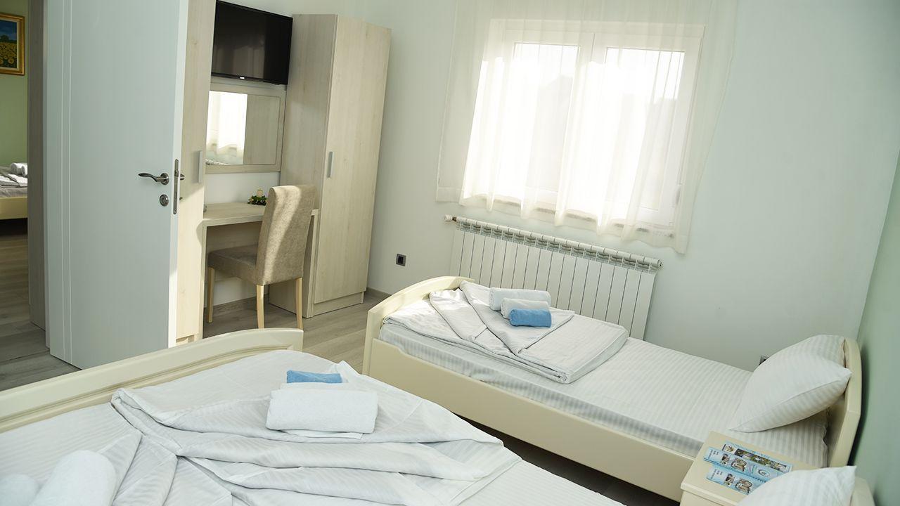 Hotel Mk, Plavi Restoran, Loznica Bagian luar foto