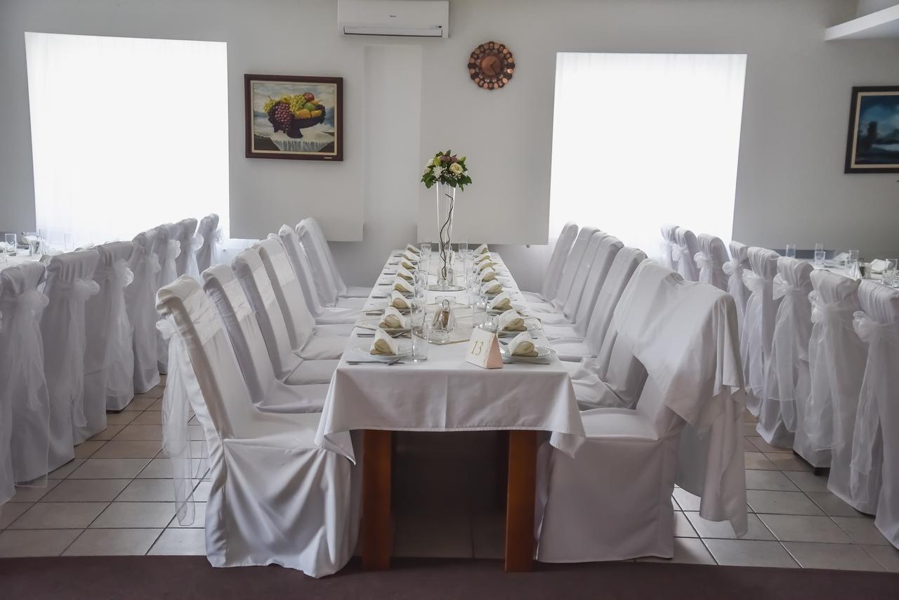 Hotel Mk, Plavi Restoran, Loznica Bagian luar foto