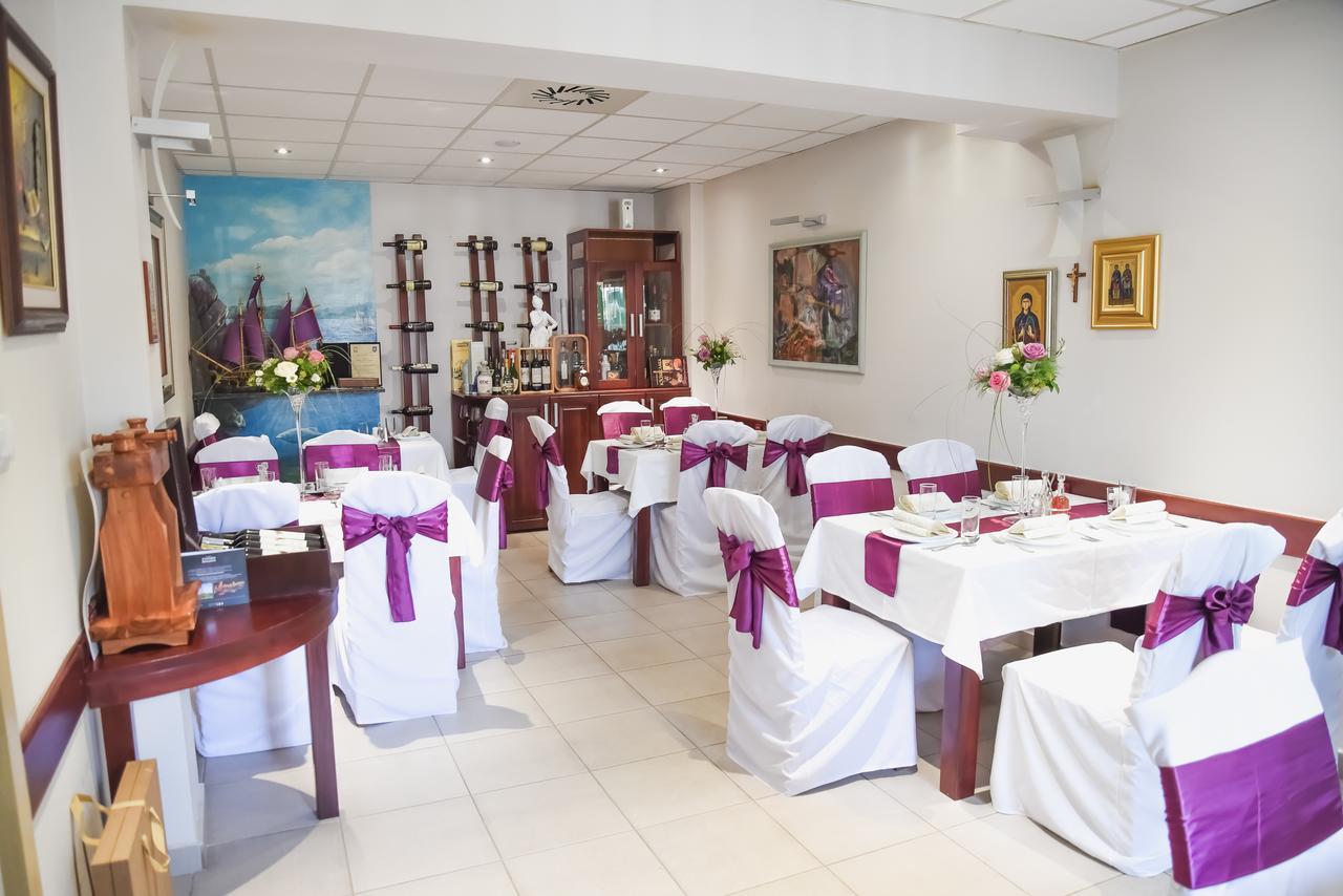 Hotel Mk, Plavi Restoran, Loznica Bagian luar foto