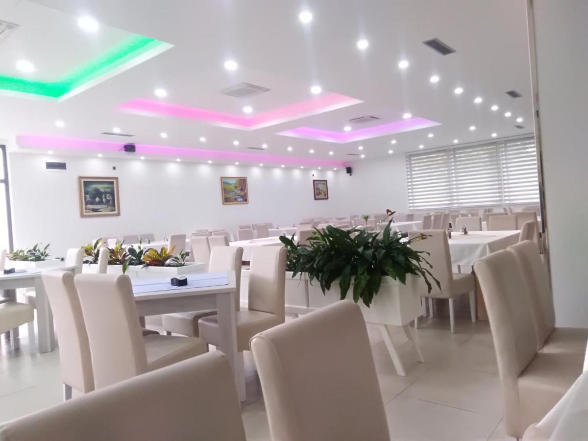 Hotel Mk, Plavi Restoran, Loznica Bagian luar foto